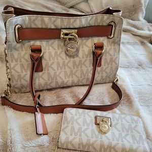 Michael Kors Hamilton w/matching wallet